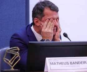 Lançamento da obra Crimes de feminicídio no enquadramento midiático: o que não é nominado não existe (Brasil, 2015-2018). 04/12/2025. Foto: Beto Monteiro/Ascom UnB